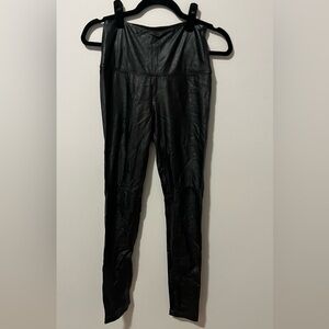 Leather leggings 🖤